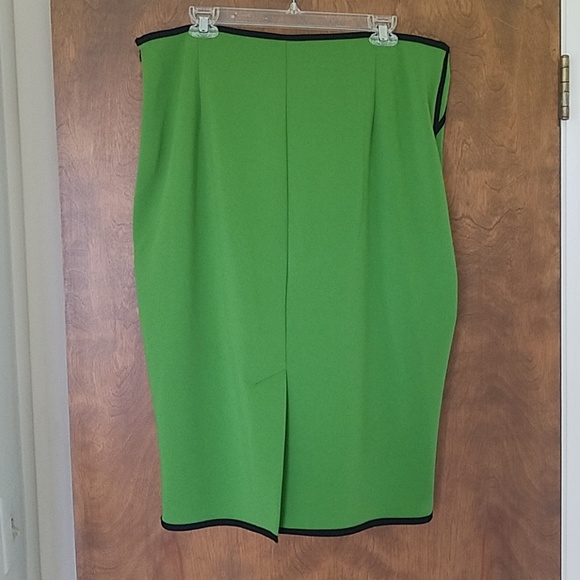 Skirt - Picture 2 of 3